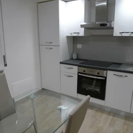5 Terre Station Apartment