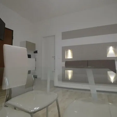 Apartment 5 Terre Station *