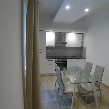 5 Terre Station Apartment